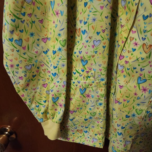 Women's Medium Scrub H.Q. Yellow Heart Print Long Sleeve Scrub Top - Picture 8 of 13